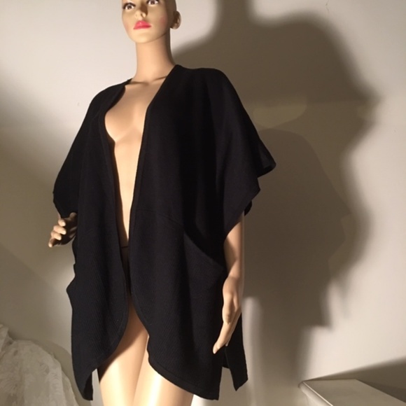 Banana Republic Black Sweater with Pockets M/L - Picture 2 of 2